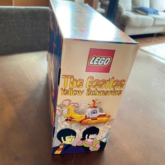 LEGO Ideas Yellow Submarine 21306 Building Kit - Picture 3 of 3